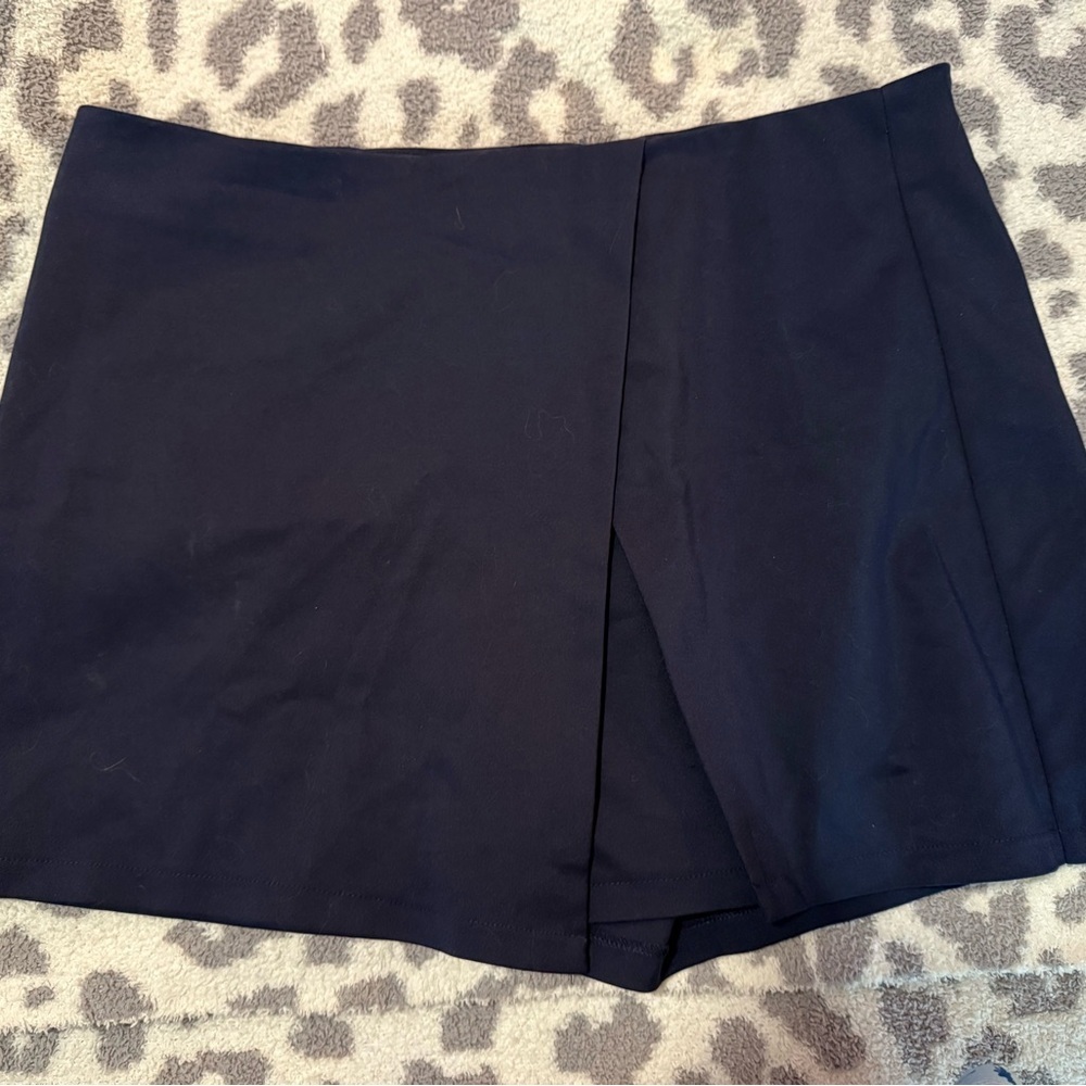 Gianni Bini navy blue skort